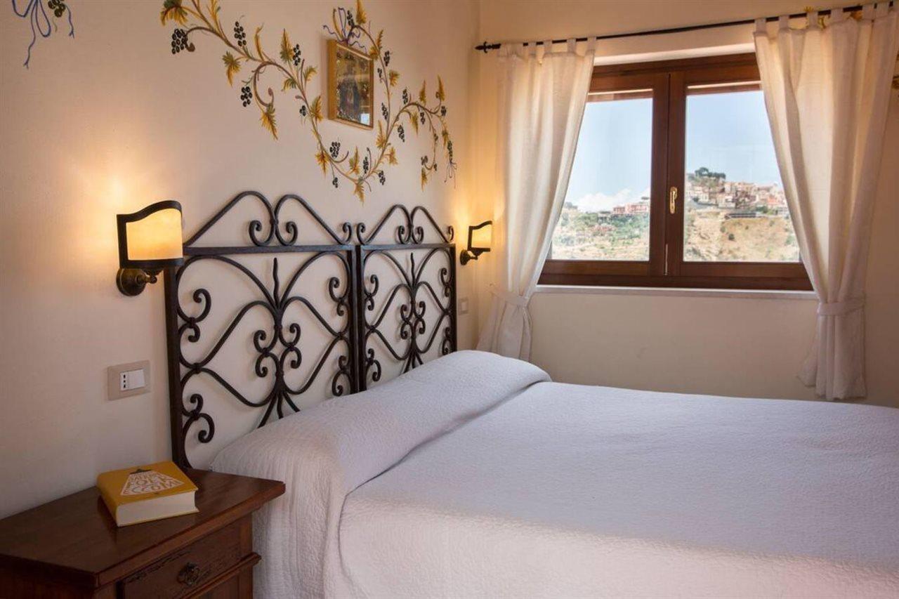 Casale Di Caterina Guest House ตาออร์มินา ภายนอก รูปภาพ